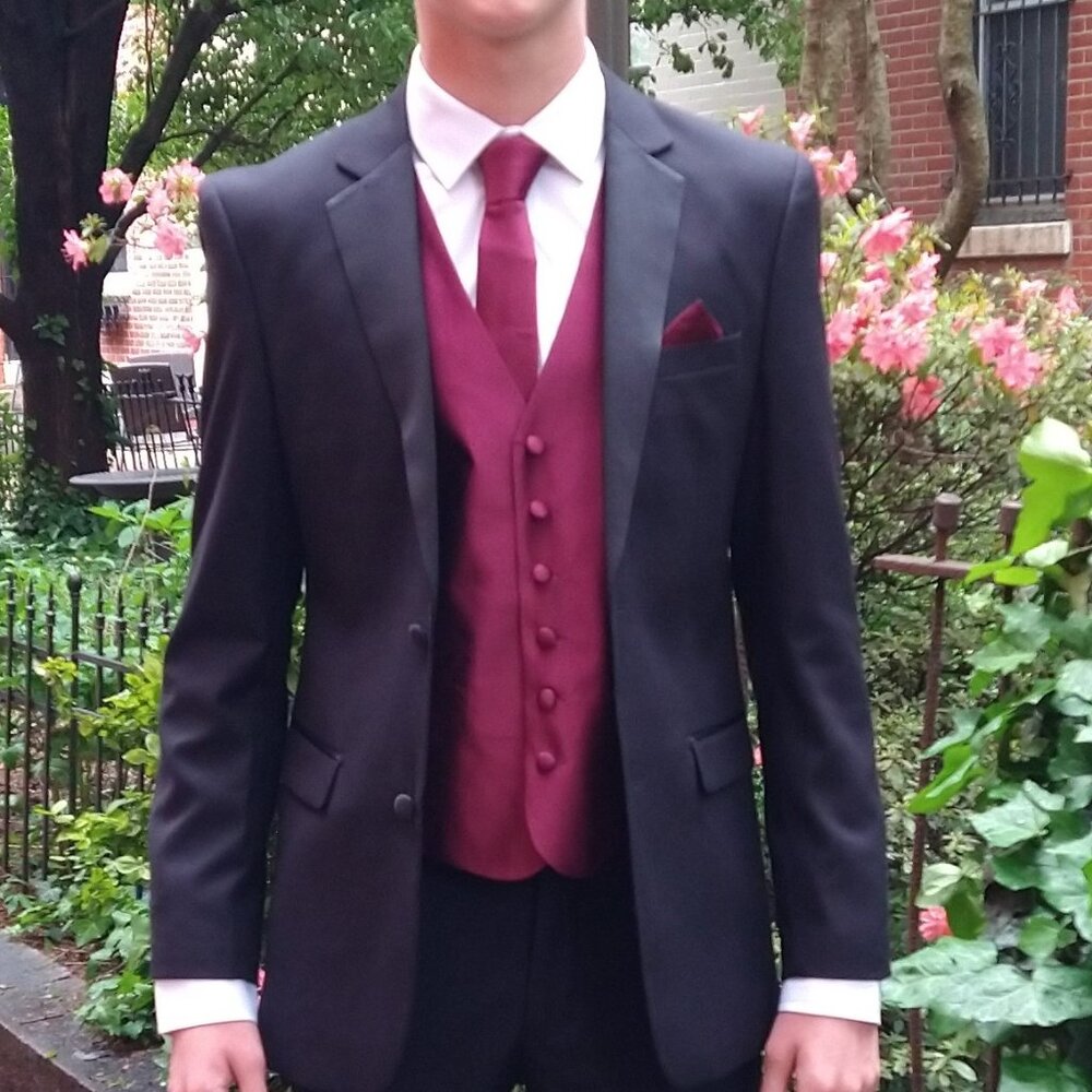 Tuxedo set - like new